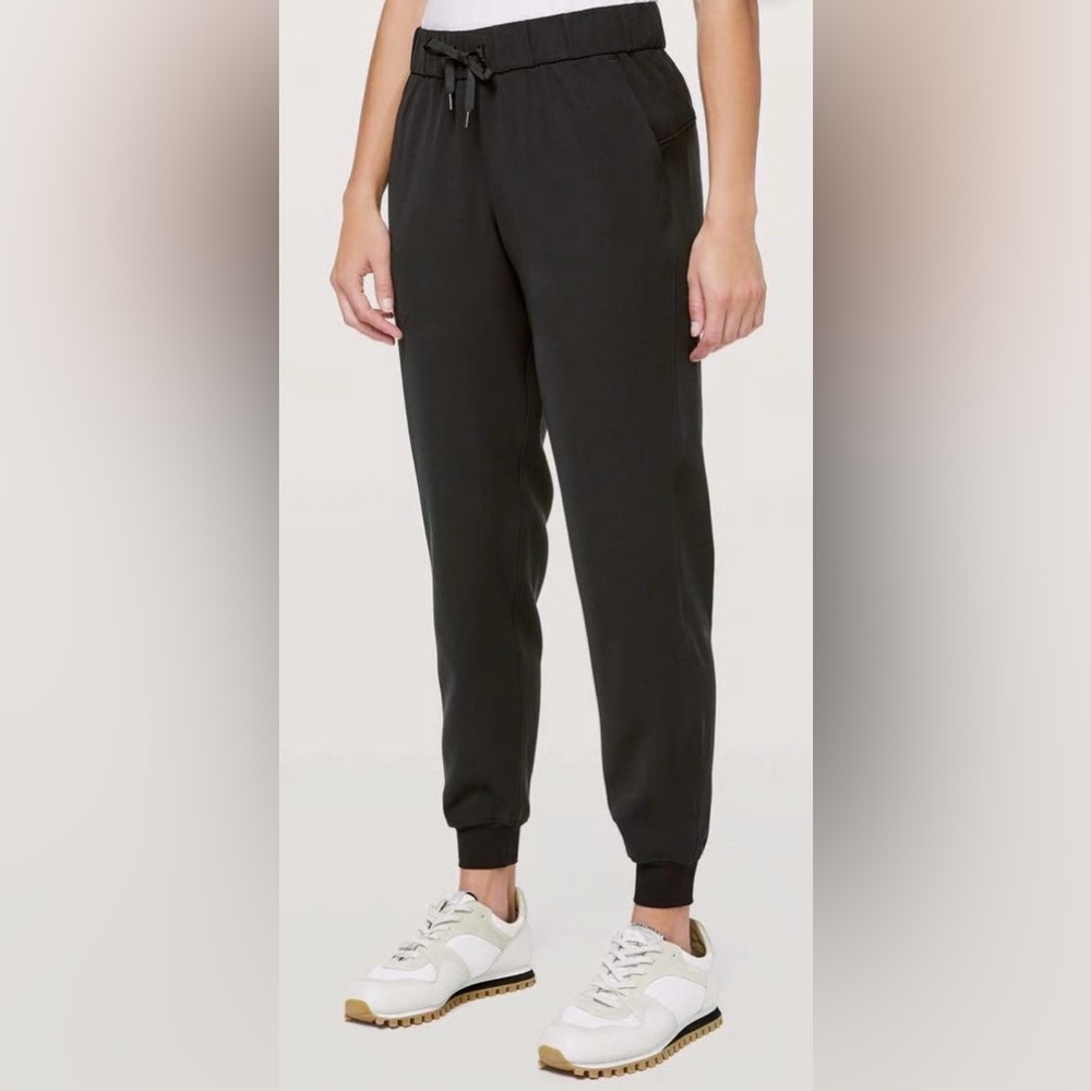 Lululemon “on the fly”
 joggers black size 8  excellent condition